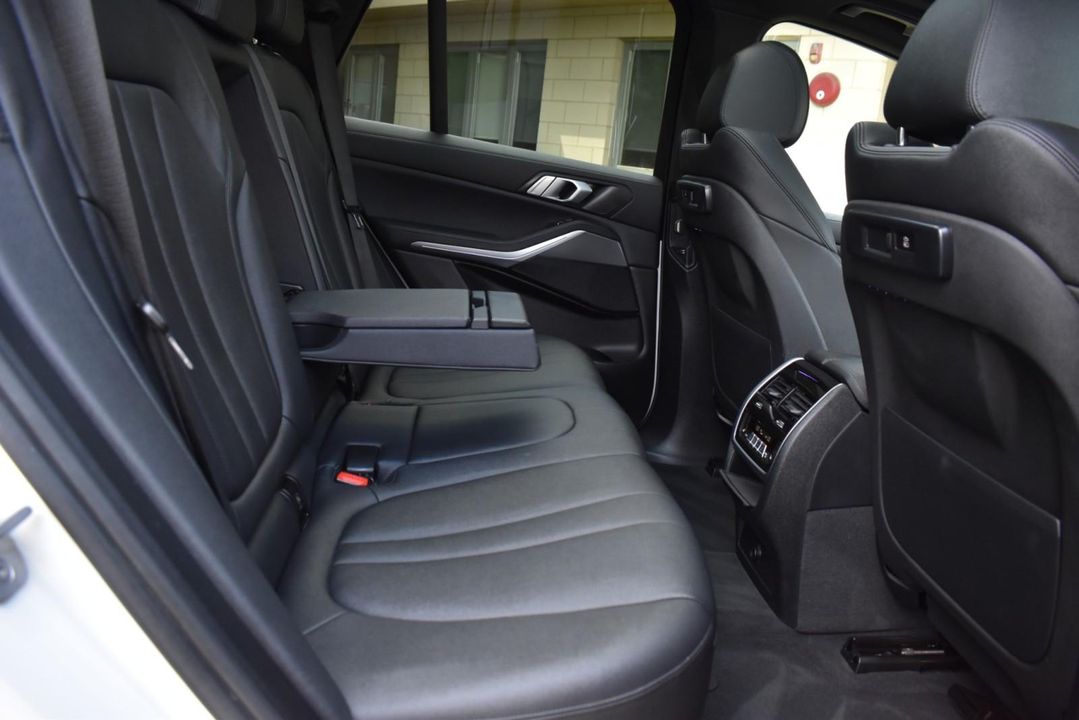 2019 BMW 750i xDrive w/M Sport Pkg, Executive Pkg, Luxury Rear Seating Pkg, Parking 