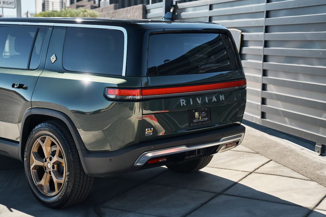 2023 Rivian R1S