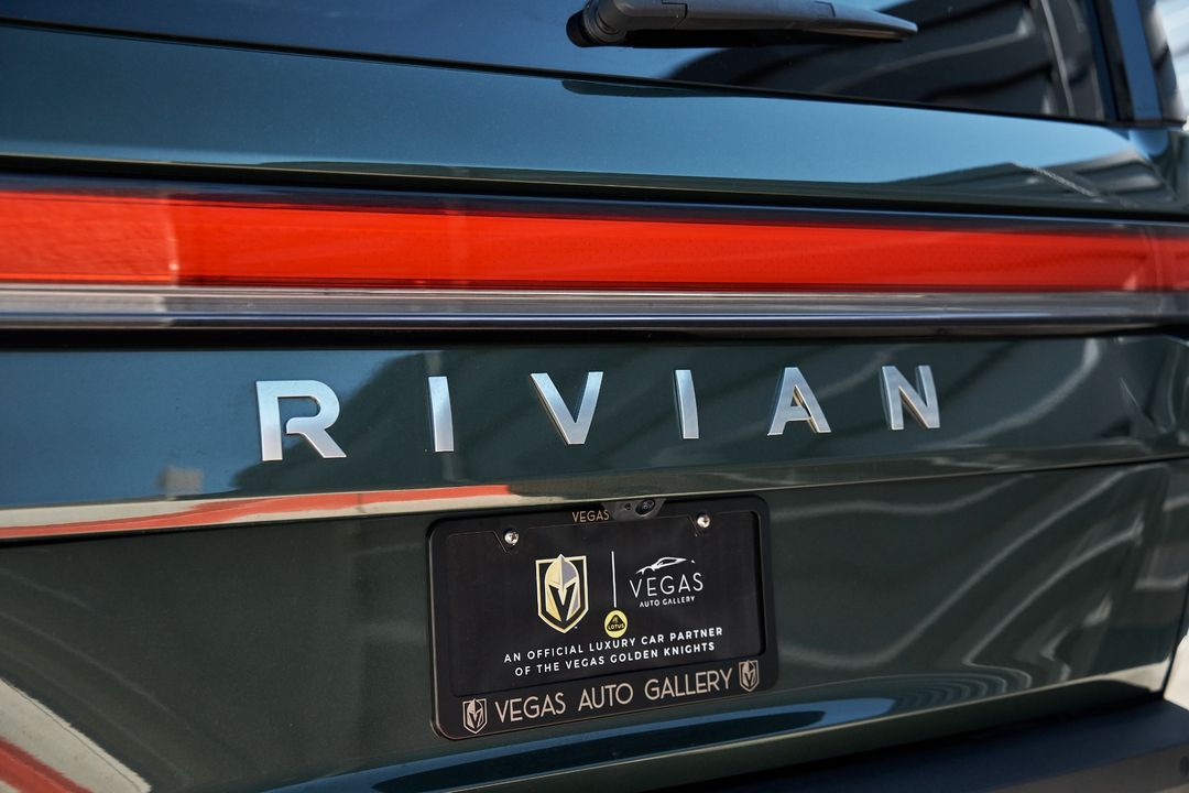 2023 Rivian R1S