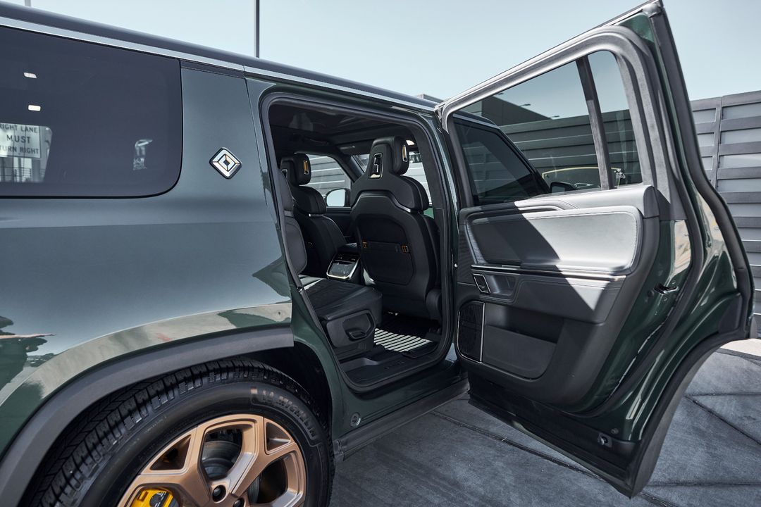 2023 Rivian R1S
