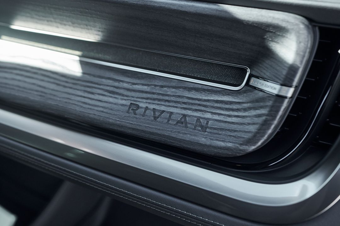 2023 Rivian R1S
