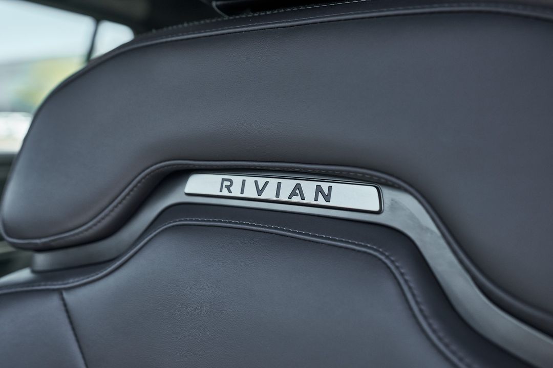 2023 Rivian R1S
