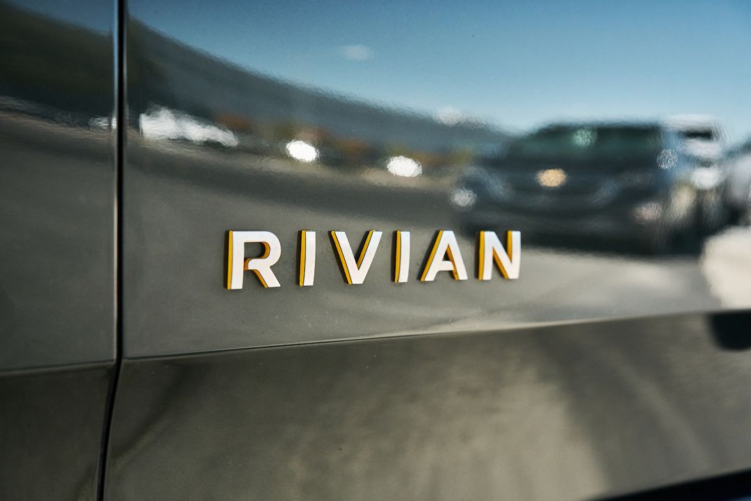 2023 Rivian R1S