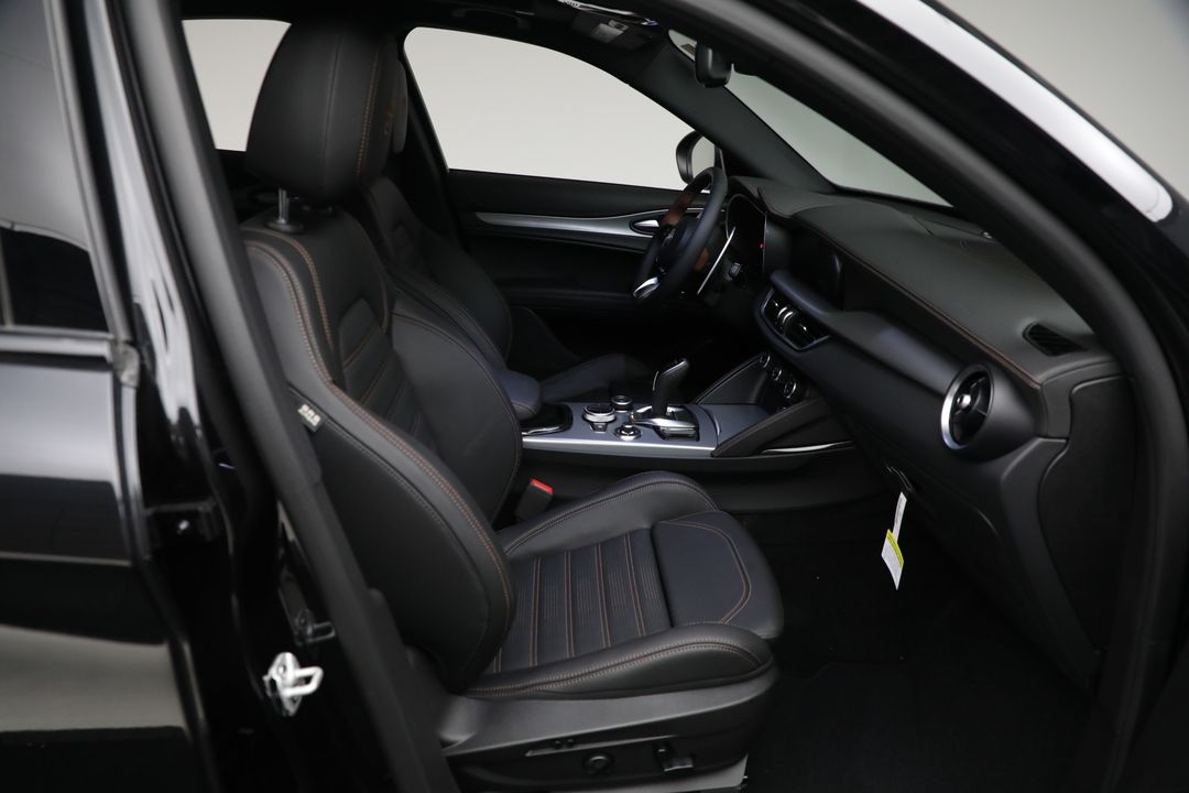 2025 Alfa Romeo Stelvio