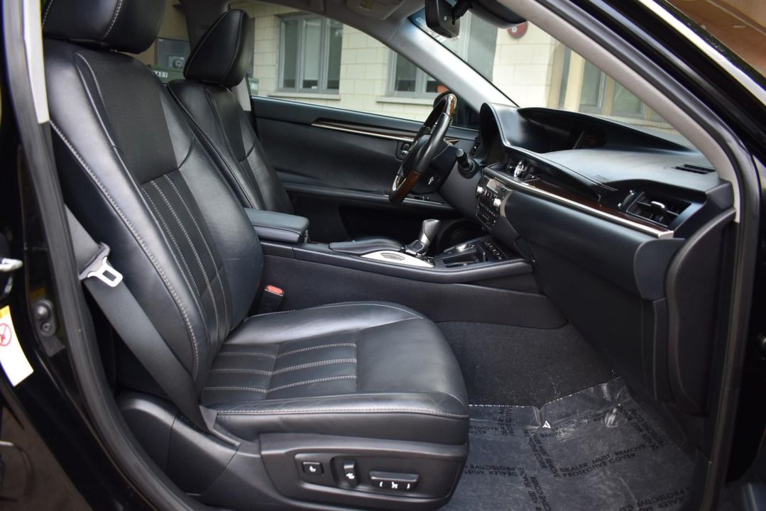 2016 Lexus ES 350 w/Luxury Pkg, Nav sys Pkg, Lexus Safety Sys Plus