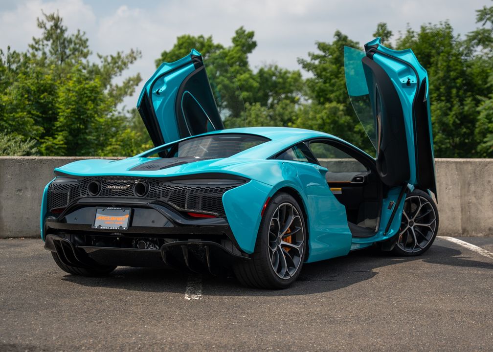 2025 McLaren Artura