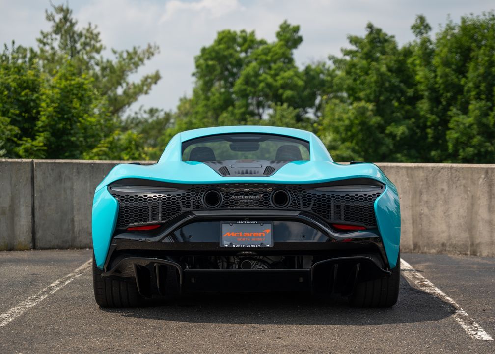 2025 McLaren Artura