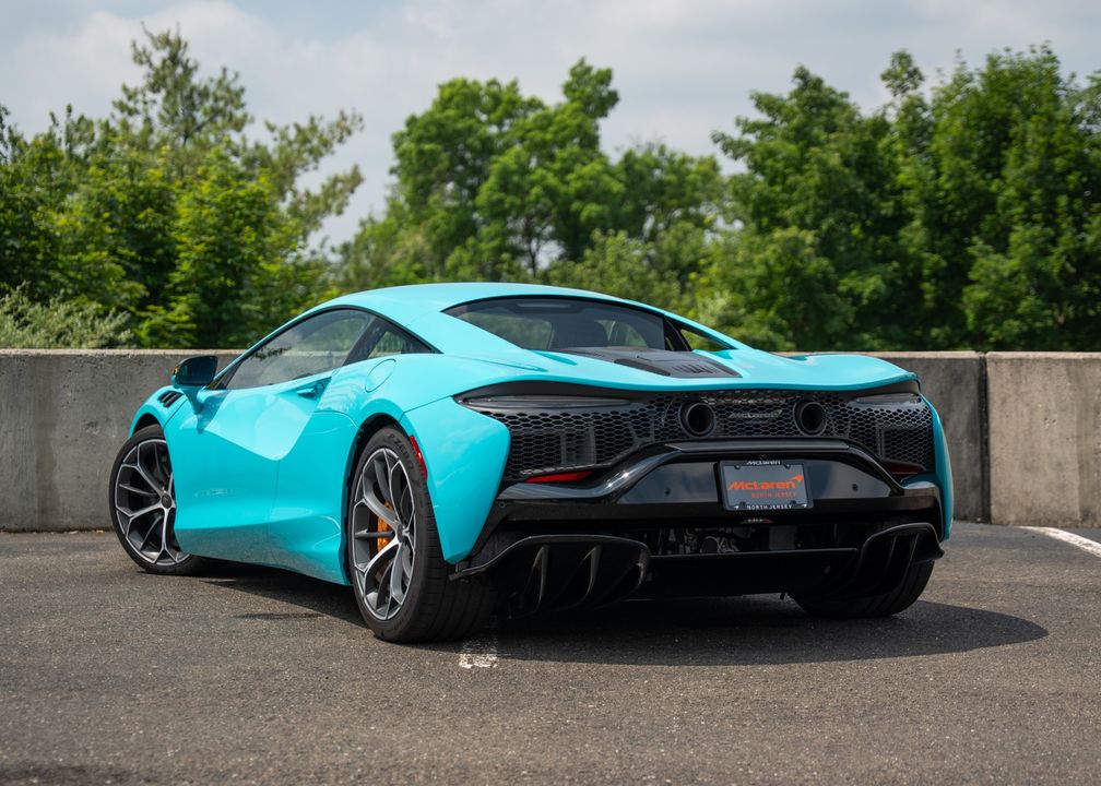 2025 McLaren Artura