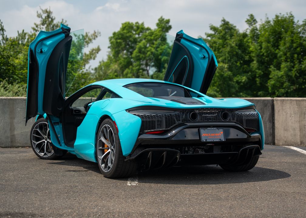 2025 McLaren Artura