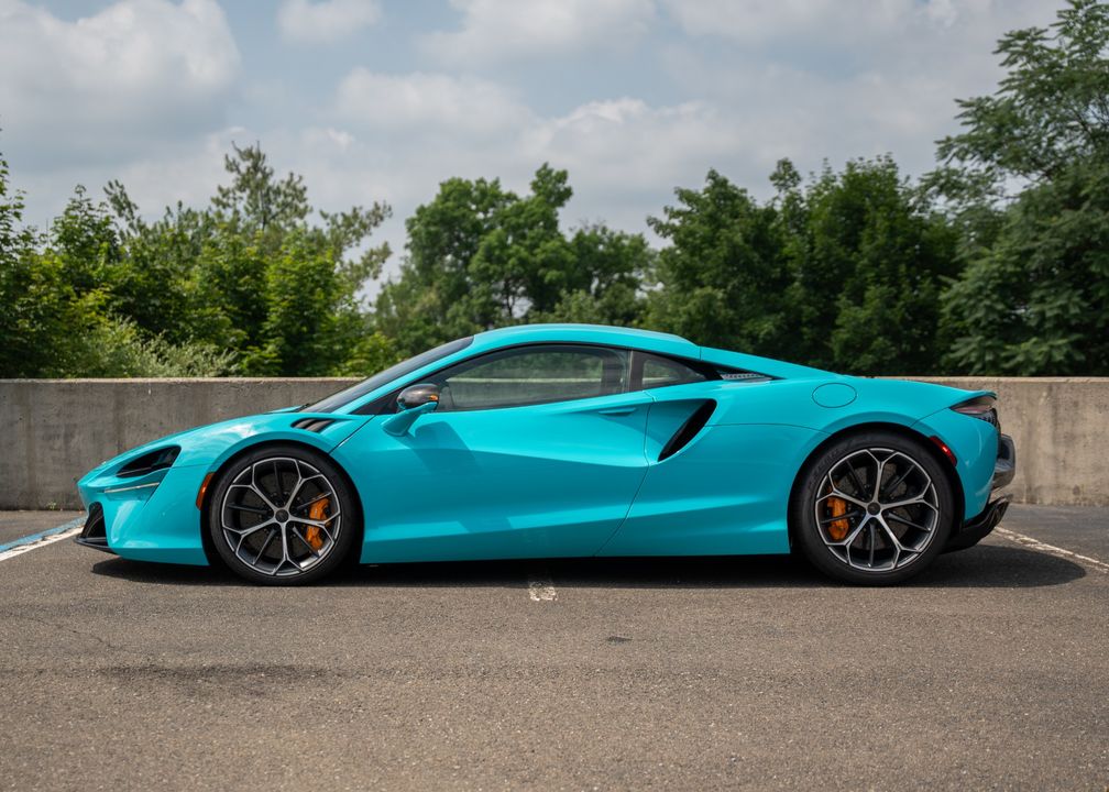 2025 McLaren Artura