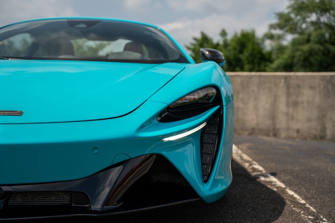 2025 McLaren Artura