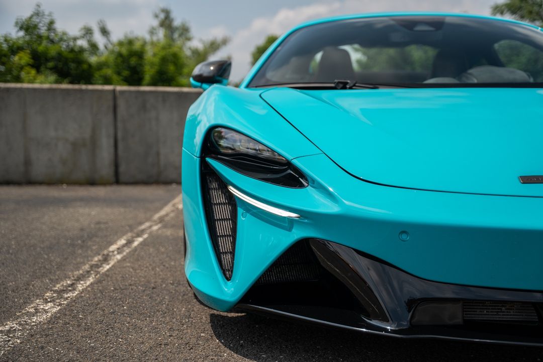 2025 McLaren Artura