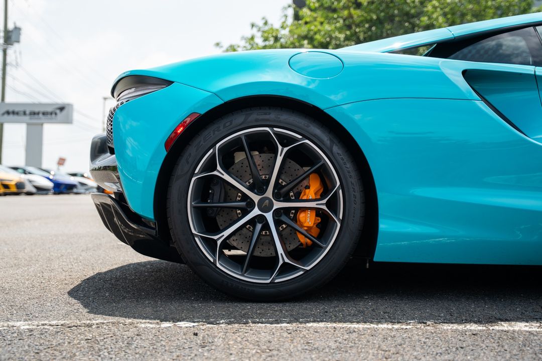 2025 McLaren Artura