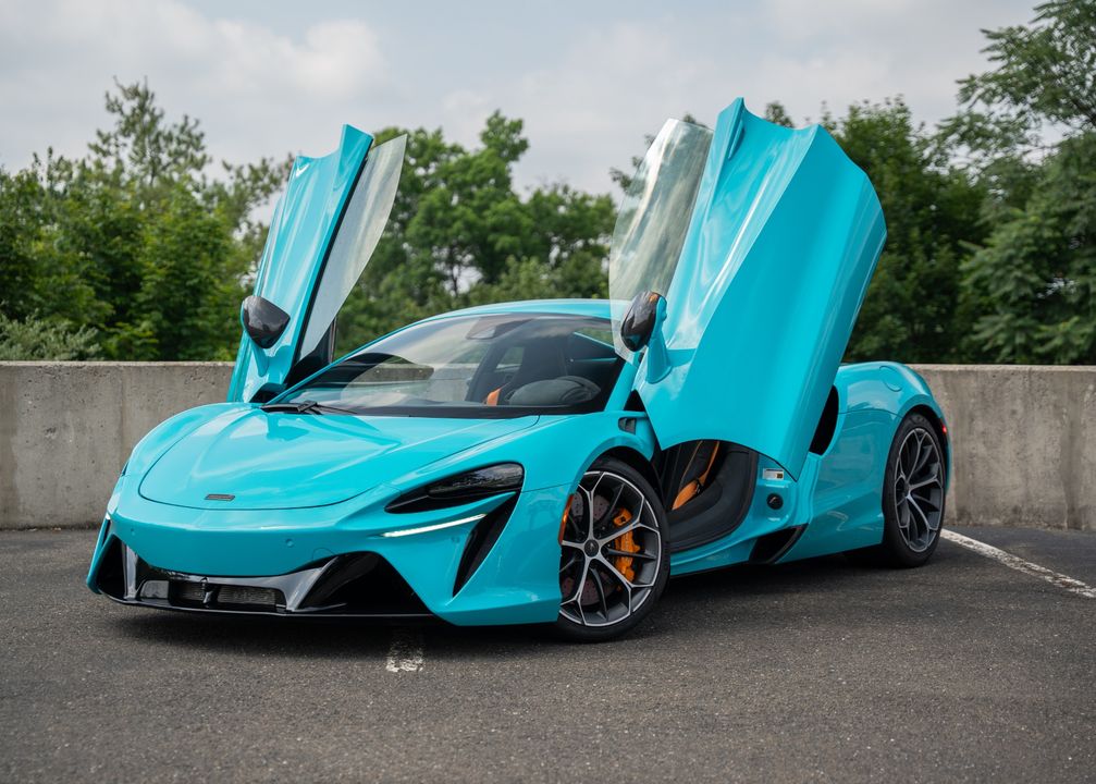 2025 McLaren Artura