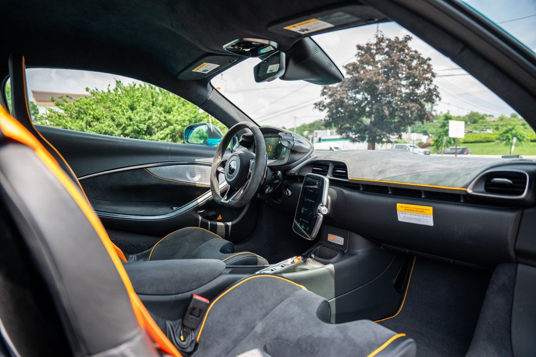 2025 McLaren Artura