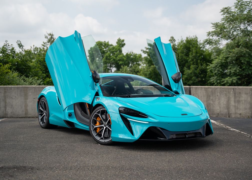2025 McLaren Artura