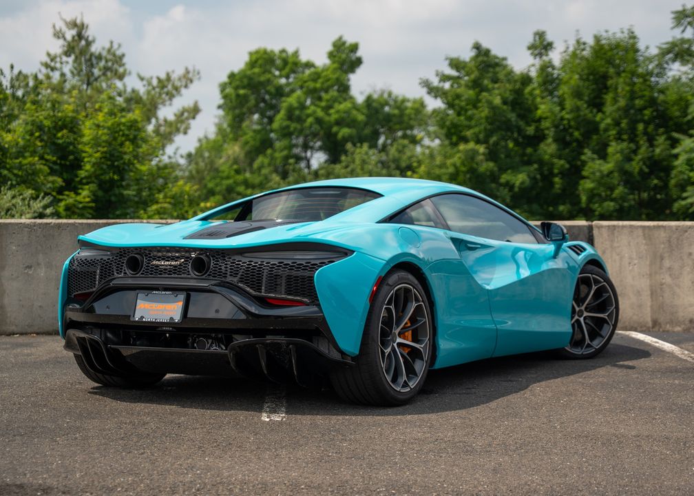 2025 McLaren Artura