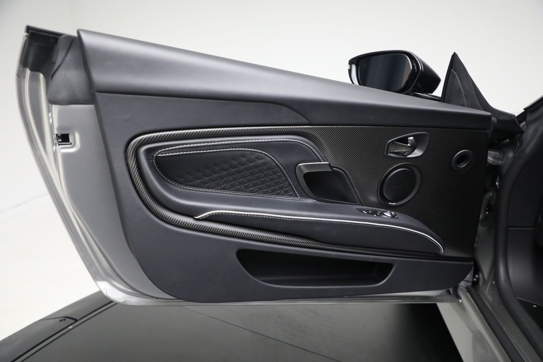 2023 Aston Martin DBS