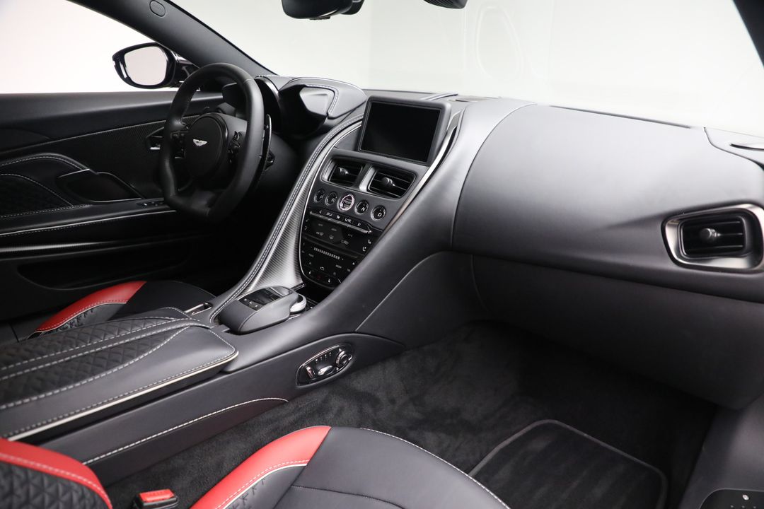 2023 Aston Martin DBS