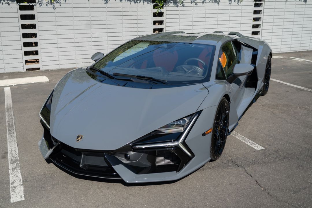 2024 Lamborghini Revuelto