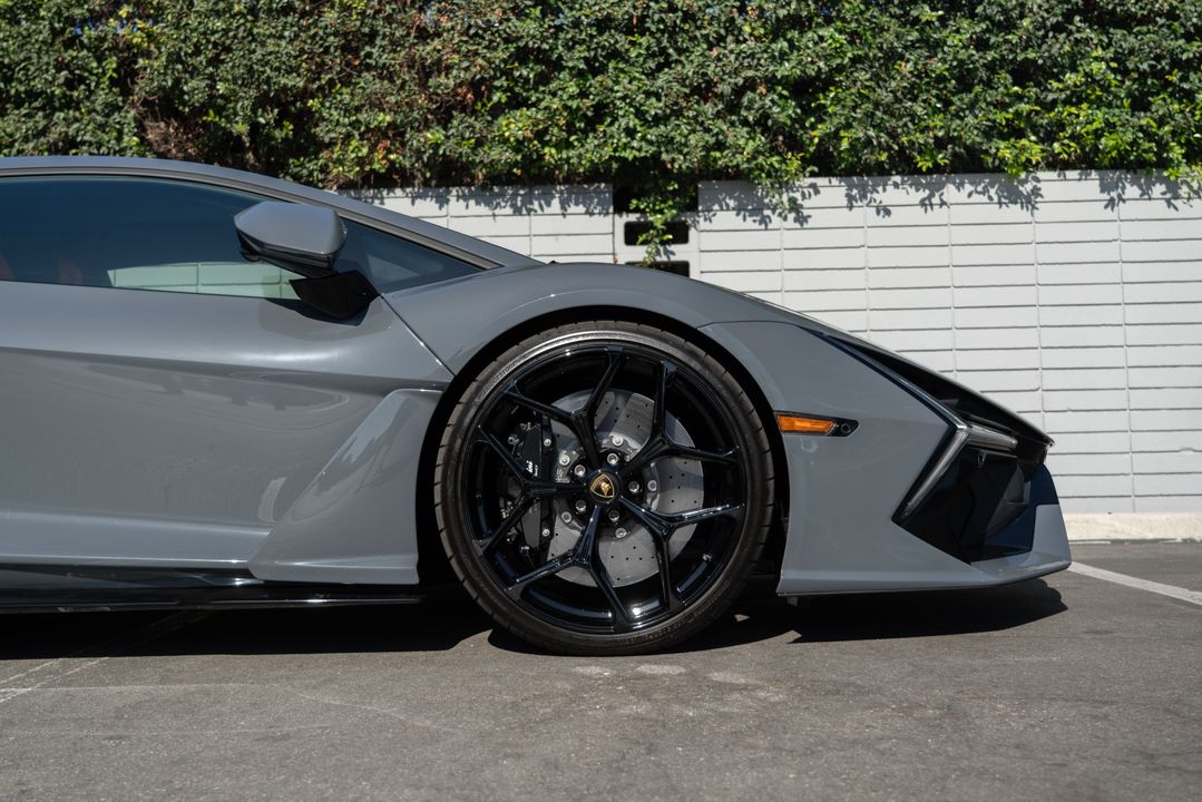 2024 Lamborghini Revuelto