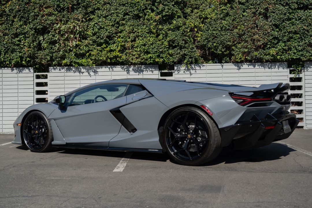 2024 Lamborghini Revuelto