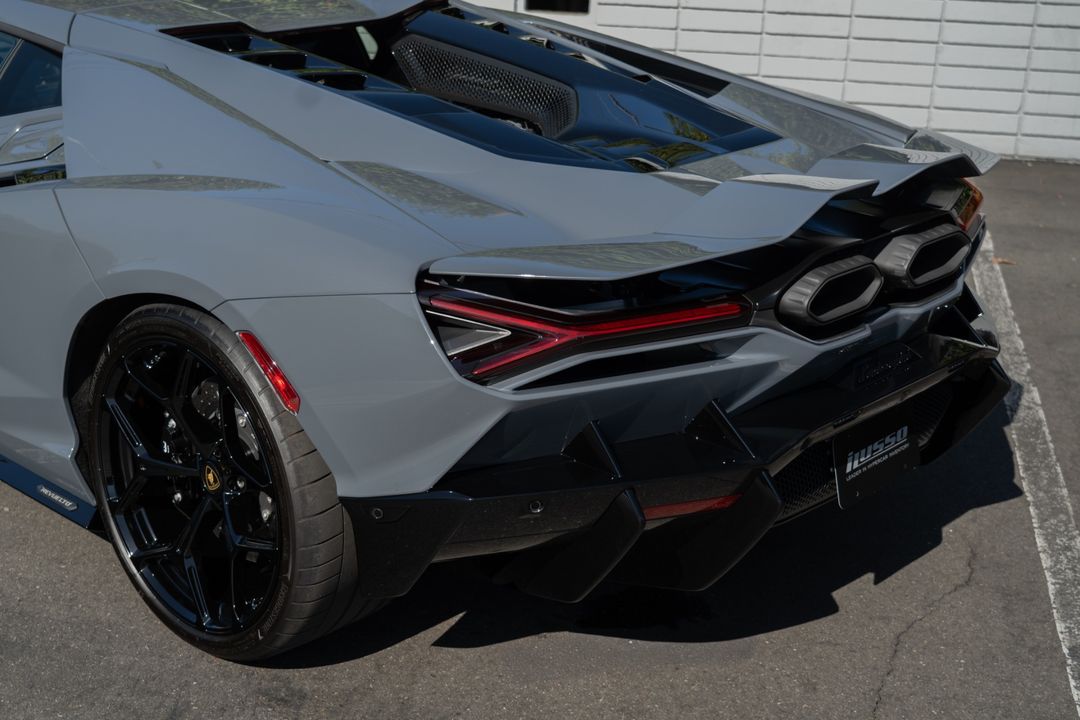 2024 Lamborghini Revuelto