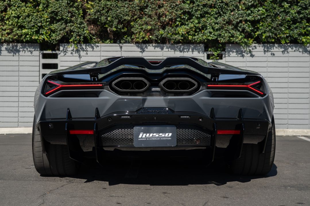 2024 Lamborghini Revuelto