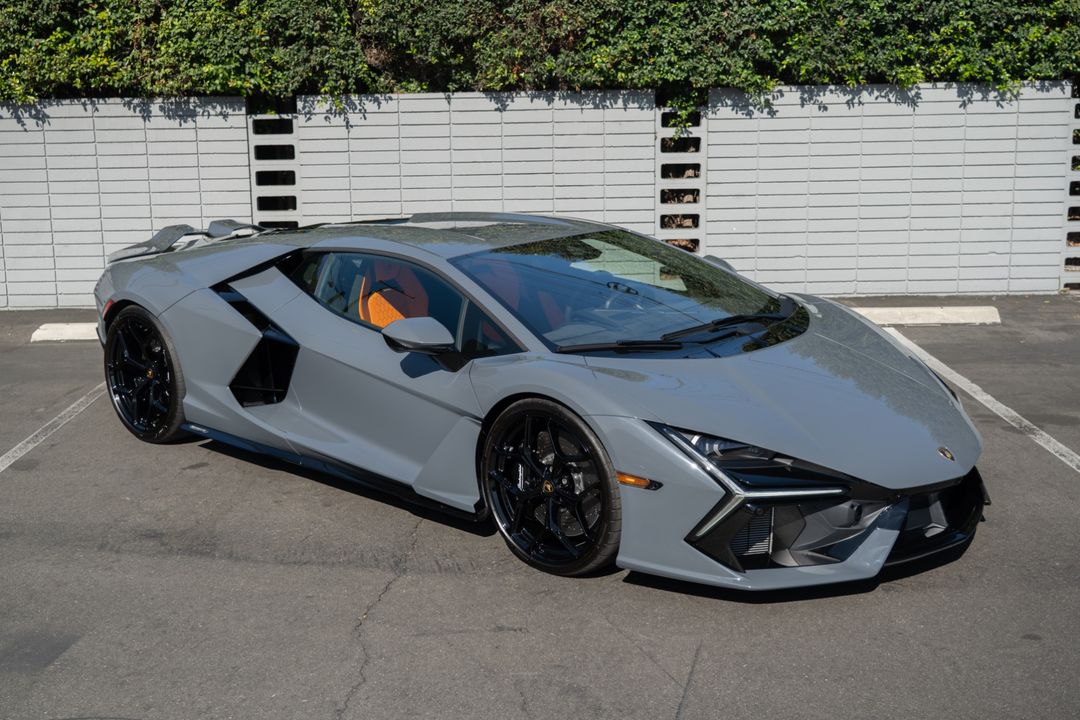 2024 Lamborghini Revuelto