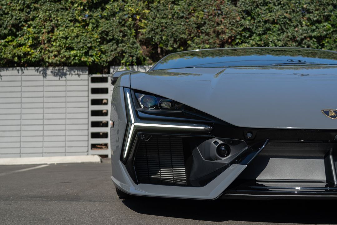 2024 Lamborghini Revuelto