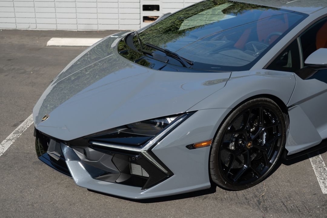2024 Lamborghini Revuelto