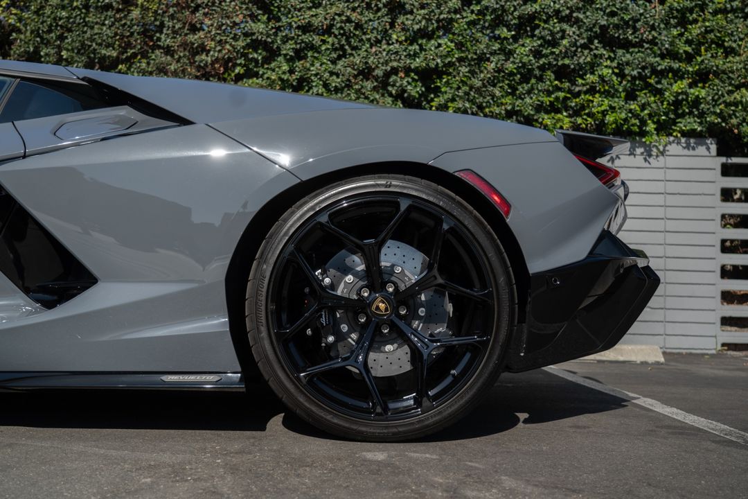 2024 Lamborghini Revuelto