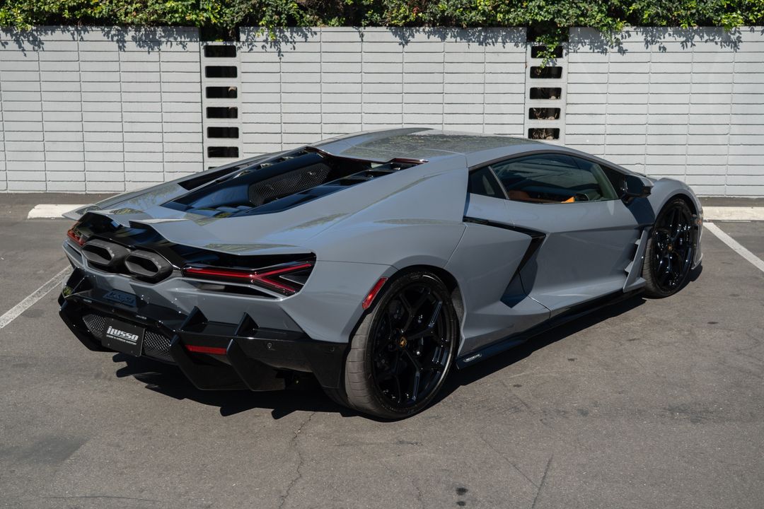 2024 Lamborghini Revuelto