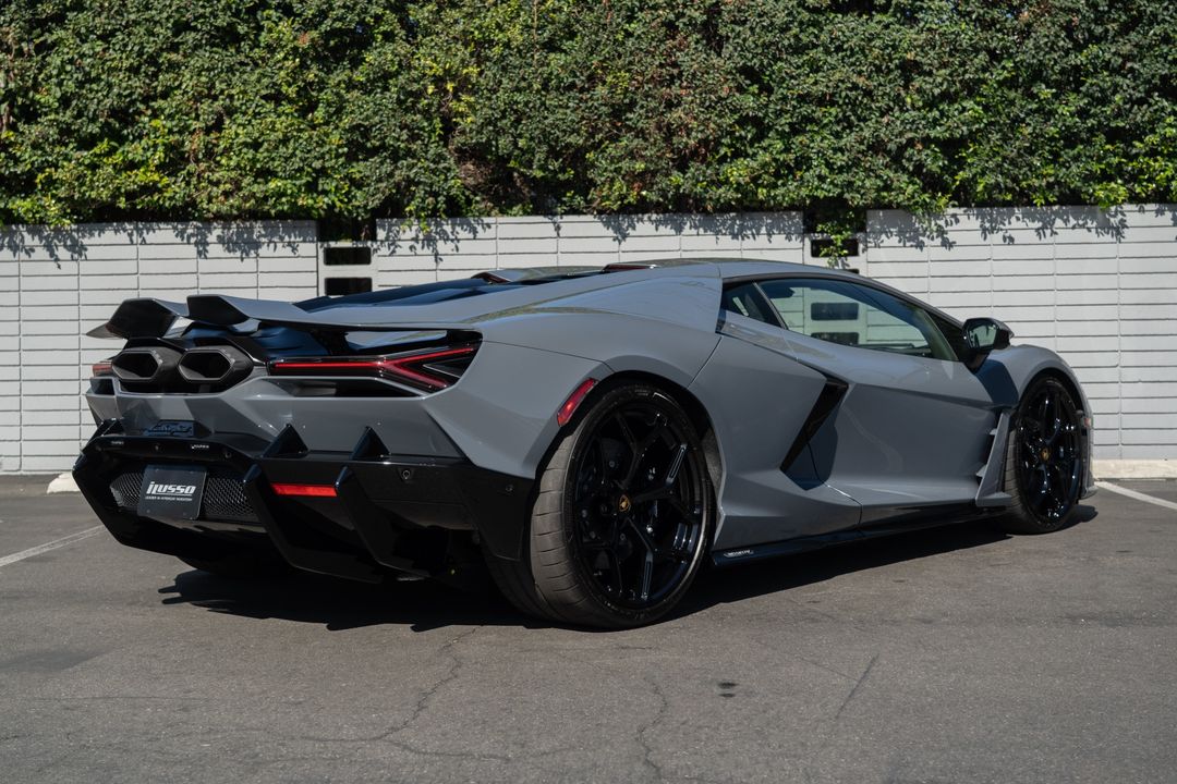 2024 Lamborghini Revuelto