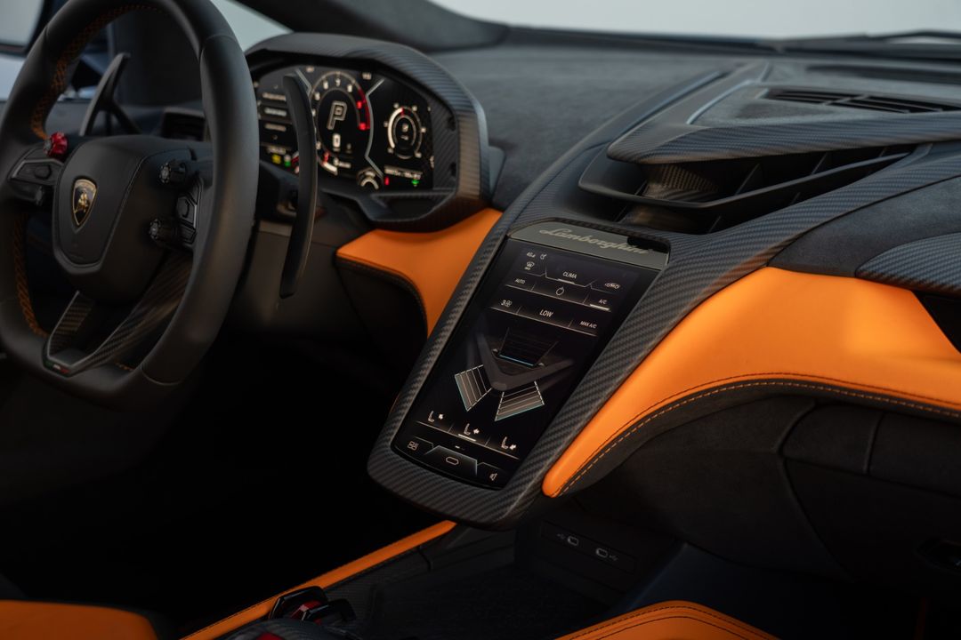 2024 Lamborghini Revuelto