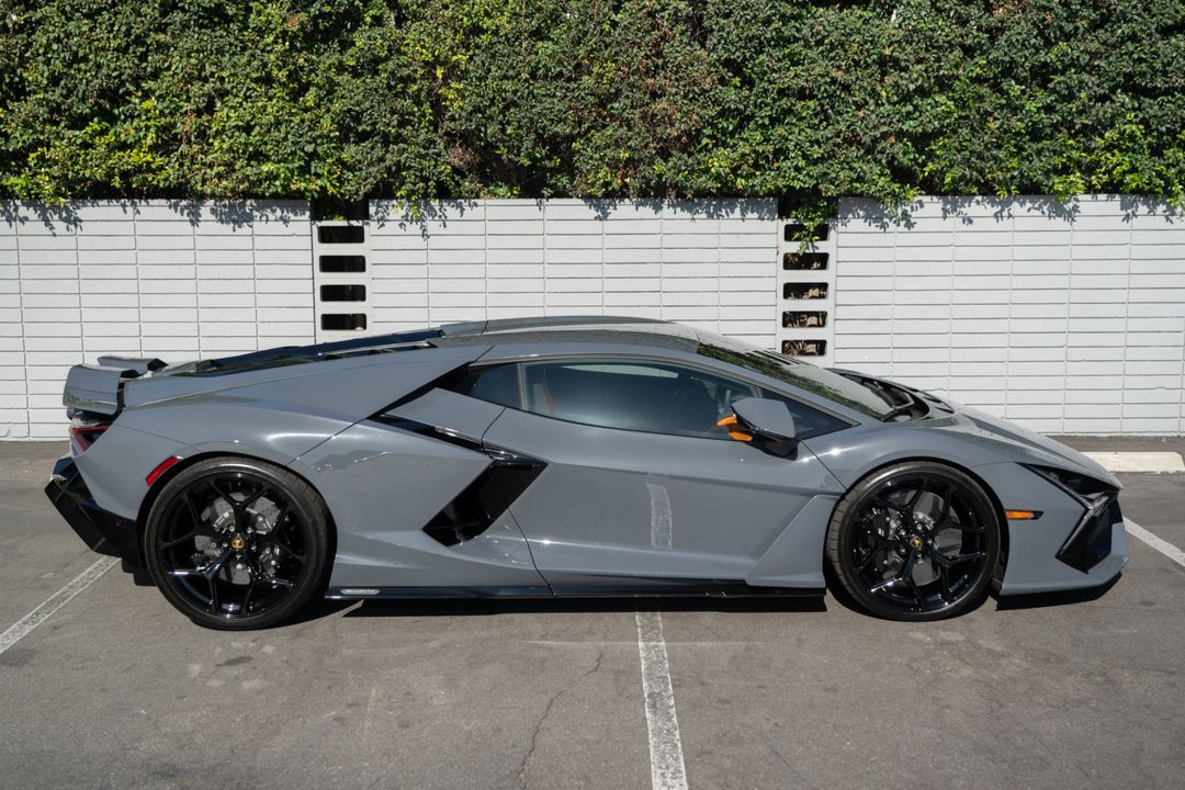 2024 Lamborghini Revuelto