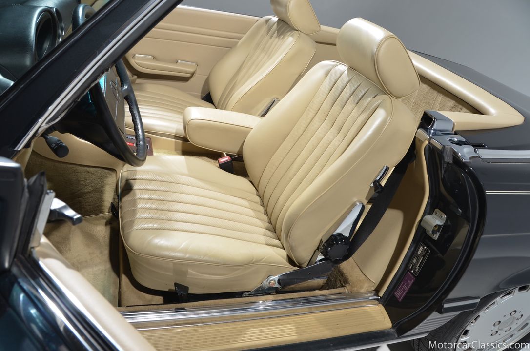 1989 Mercedes-Benz 560-Class