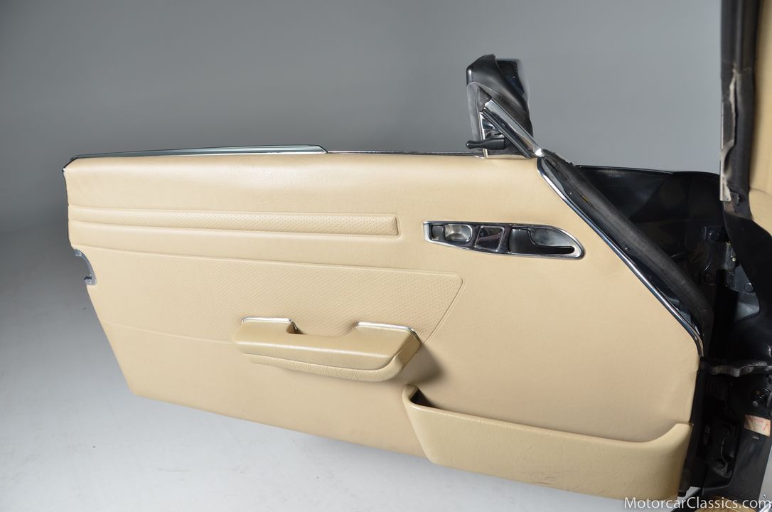 1989 Mercedes-Benz 560-Class