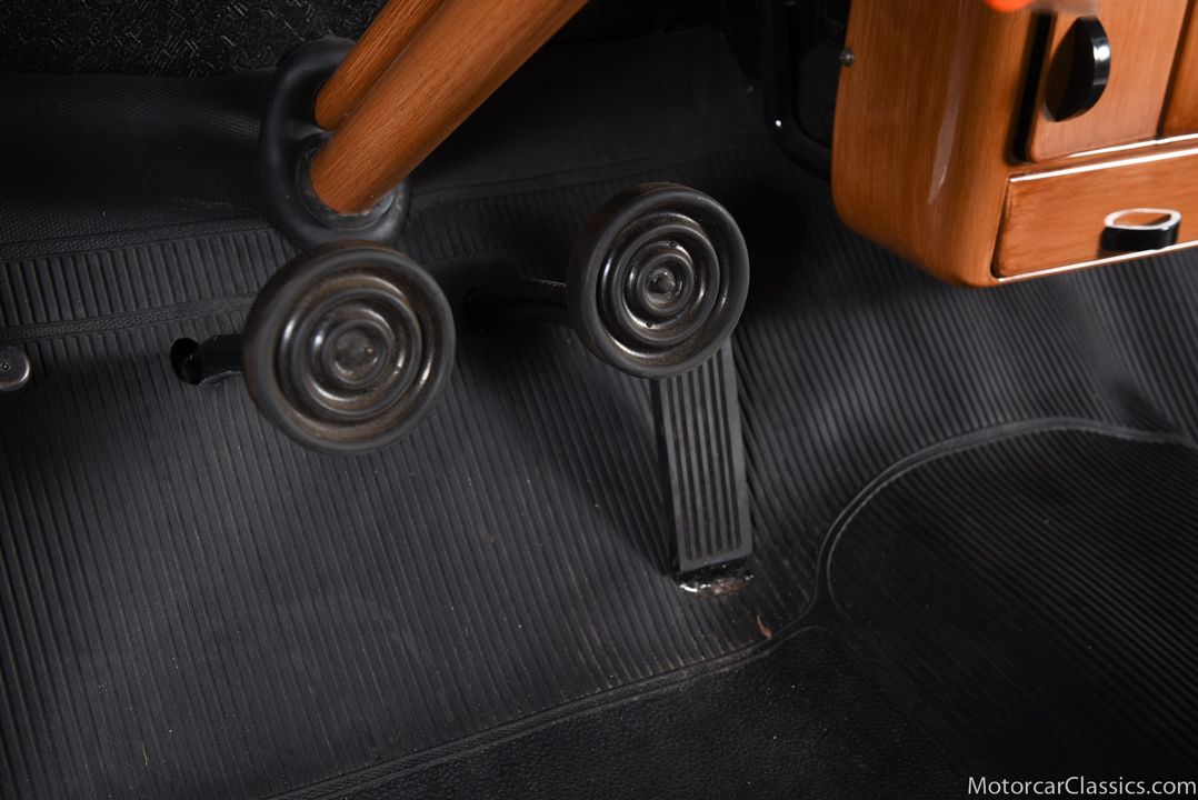 1946 Ford Super Deluxe