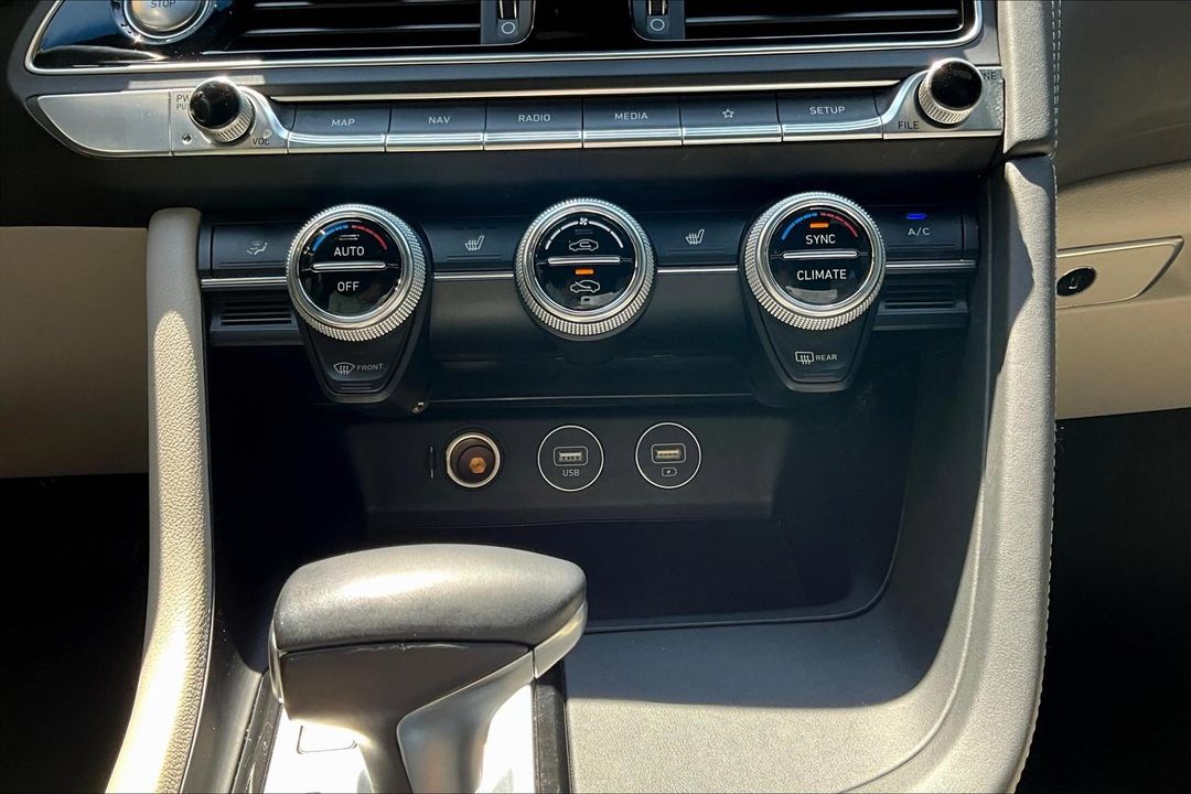 2023 Genesis G70