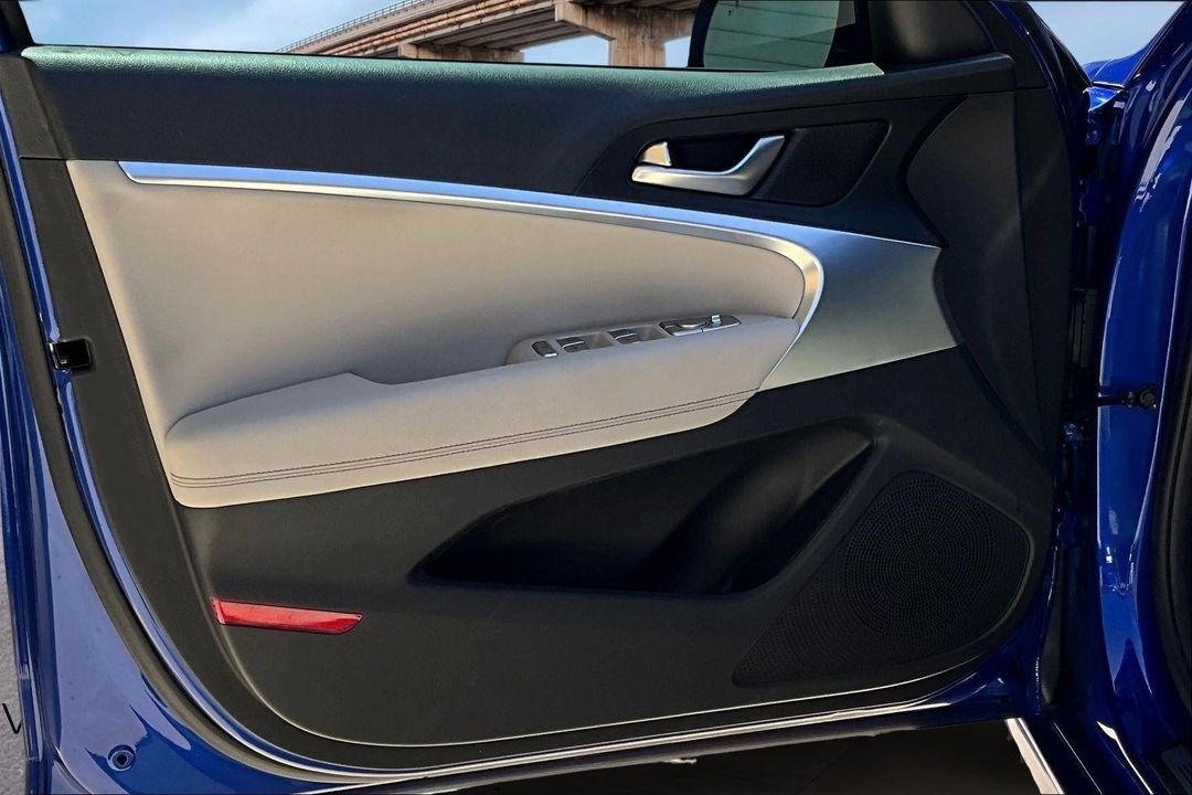 2023 Genesis G70