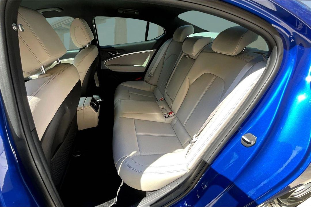 2023 Genesis G70
