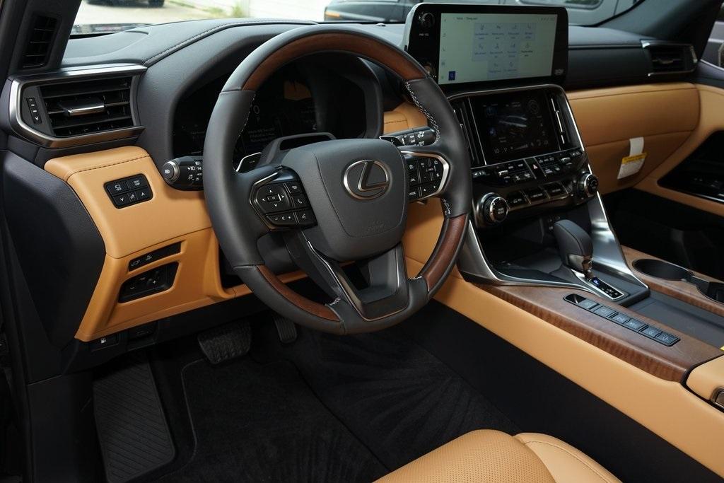 2025 Lexus LX 700H