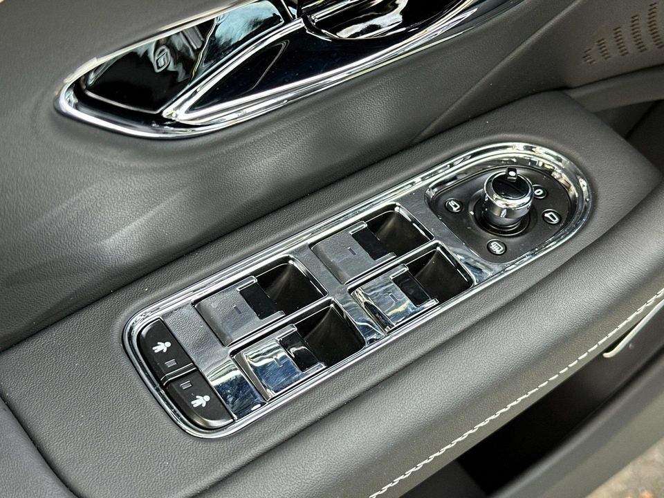 2025 Bentley Flying Spur