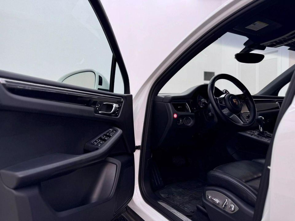 2016 Porsche Macan
