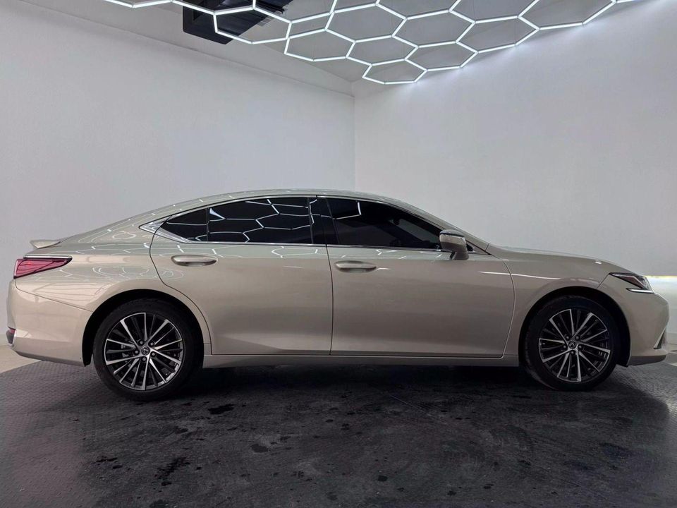 2023 Lexus ES