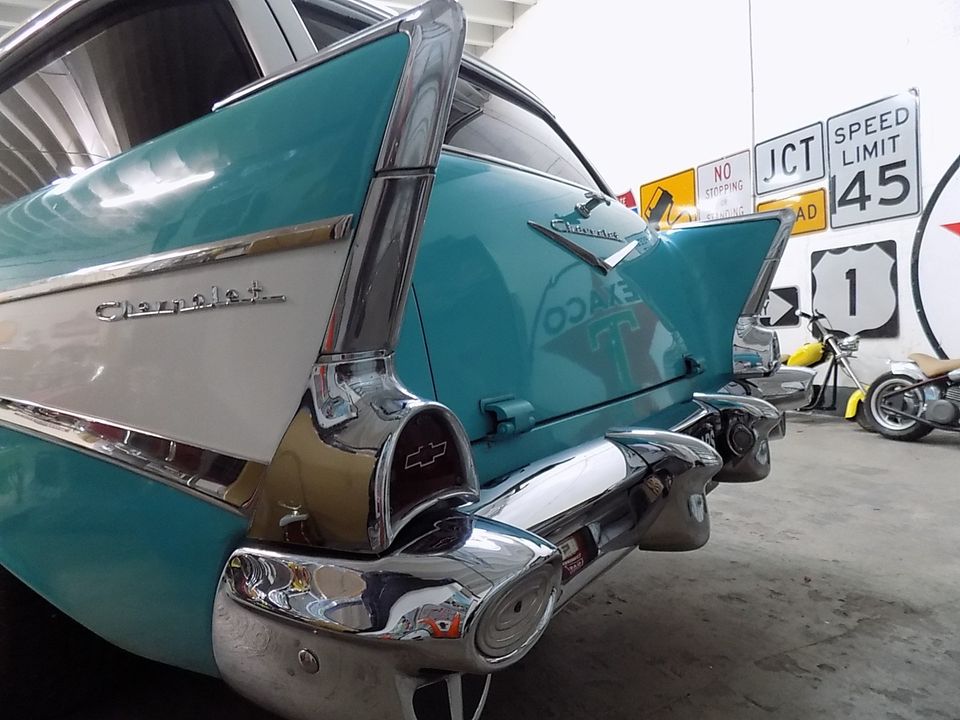1957 CHEVROLET WAGON  4 SPEED