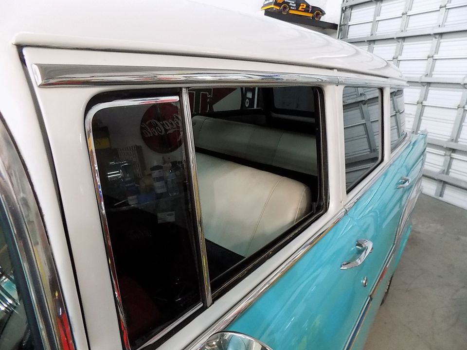1957 CHEVROLET WAGON  4 SPEED
