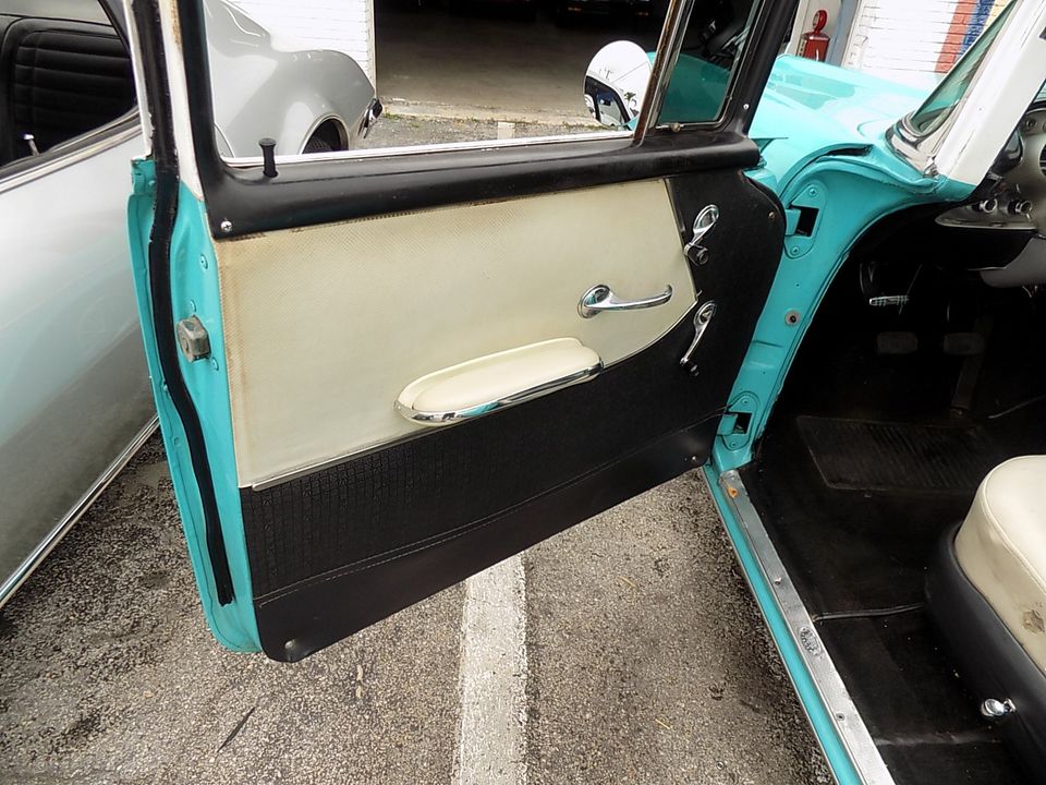 1957 CHEVROLET WAGON  4 SPEED