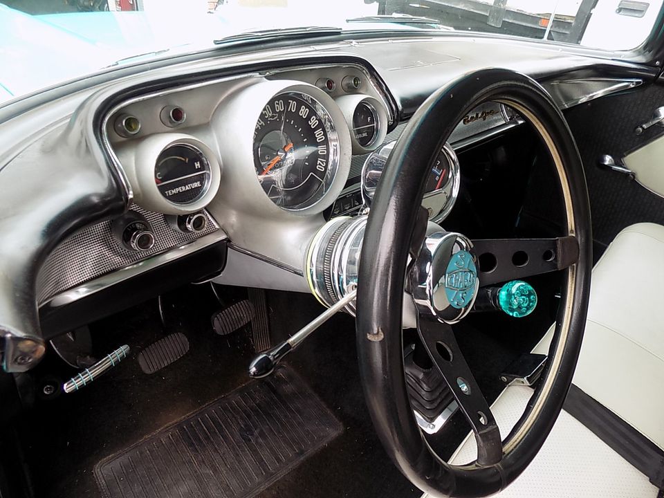 1957 CHEVROLET WAGON  4 SPEED